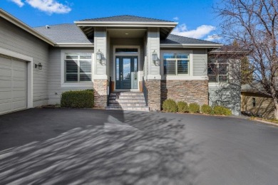 Located in the prestigious 55+ Eagle Crest Community, this on Eagle Crest Golf Resort - Resort Course in Oregon - for sale on GolfHomes.com, golf home, golf lot