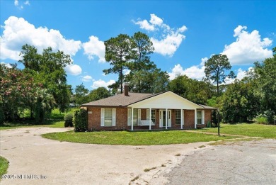 Live the good life in this beautifully maintained, move-in ready on Keystone Heights Golf and Country Club in Florida - for sale on GolfHomes.com, golf home, golf lot