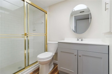 Beautifully updated and move-in ready 2-bedroom, 2-bath on Capri Isle Golf Club in Florida - for sale on GolfHomes.com, golf home, golf lot