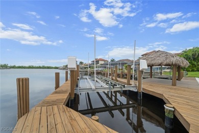 NEVER FLOODED ON THE INSIDE! LOW FLOOD INSURANCE COSTS! This on Royal Tee Country Club in Florida - for sale on GolfHomes.com, golf home, golf lot