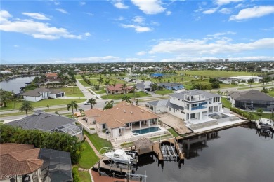 NEVER FLOODED ON THE INSIDE! LOW FLOOD INSURANCE COSTS! This on Royal Tee Country Club in Florida - for sale on GolfHomes.com, golf home, golf lot