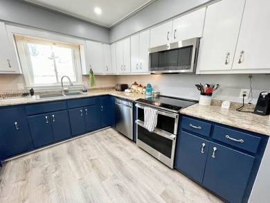 Come live in Horseshoe Bend Arkansas! 2 bed 2 bath home, walk in on Cedar Glade Golf Course in Arkansas - for sale on GolfHomes.com, golf home, golf lot