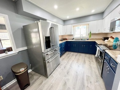 Come live in Horseshoe Bend Arkansas! 2 bed 2 bath home, walk in on Cedar Glade Golf Course in Arkansas - for sale on GolfHomes.com, golf home, golf lot