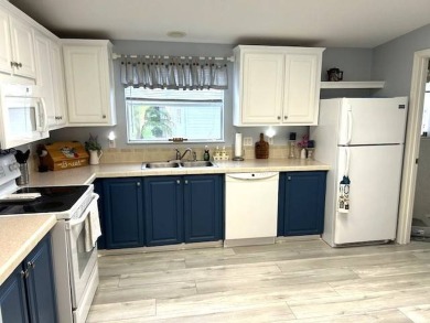 Welcome to this beautifully decorated and move-in-ready 3 on Sun n Lake Golf and Country Club in Florida - for sale on GolfHomes.com, golf home, golf lot