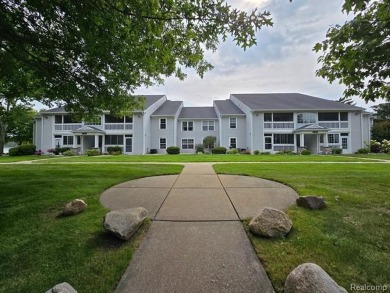 Welcome Home! This fully renovated 2-bedroom, 2-bath condo in on Fenton Farms Golf Club in Michigan - for sale on GolfHomes.com, golf home, golf lot