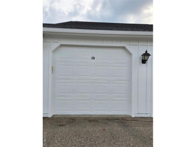 Welcome Home! This fully renovated 2-bedroom, 2-bath condo in on Fenton Farms Golf Club in Michigan - for sale on GolfHomes.com, golf home, golf lot