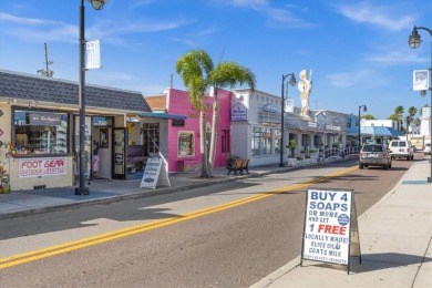 Amazing location in a 55+ community with a heated pool, tennis on Tarpon Springs Golf Course in Florida - for sale on GolfHomes.com, golf home, golf lot