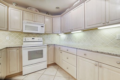 OWNER IS PAYING $25,000 TOWARDS THE ENTRANCE FEE for buyer on Mariner Sands Country Club in Florida - for sale on GolfHomes.com, golf home, golf lot