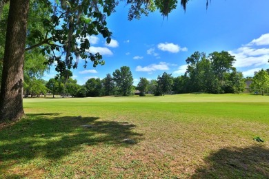 Stunning Golf Course Home in the Country Club of Ocala
Welcome on Country Club of Ocala in Florida - for sale on GolfHomes.com, golf home, golf lot
