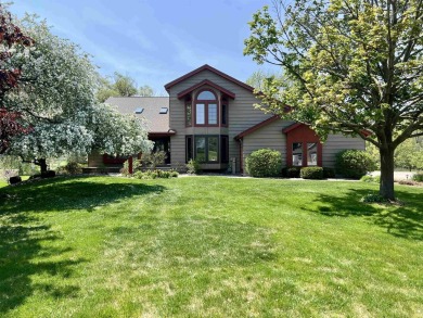 MOTIVATED SELLERS! Bordering South Hills Golf Course, this on South Hills Golf and Country Club in Wisconsin - for sale on GolfHomes.com, golf home, golf lot