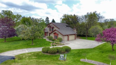 MOTIVATED SELLERS! Bordering South Hills Golf Course, this on South Hills Golf and Country Club in Wisconsin - for sale on GolfHomes.com, golf home, golf lot