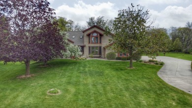 MOTIVATED SELLERS! Bordering South Hills Golf Course, this on South Hills Golf and Country Club in Wisconsin - for sale on GolfHomes.com, golf home, golf lot