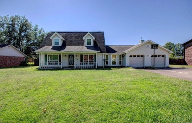 Welcome to this spacious 3 bedroom, 3 full bath home in the on Foxwood Golf Club in Arkansas - for sale on GolfHomes.com, golf home, golf lot