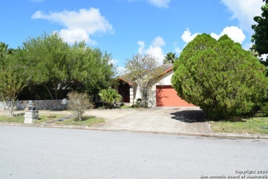 ONE STORY HOME,  SPLIT BEDROOMS, HIGH CEILINGS, FRONT CLUB GOLF on Brownsville Golf Center in Texas - for sale on GolfHomes.com, golf home, golf lot