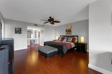 This bright 2-bedroom, 2-bath corner unit offers comfortable on Inverrary Country Club in Florida - for sale on GolfHomes.com, golf home, golf lot