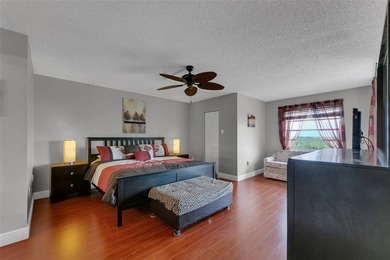 This bright 2-bedroom, 2-bath corner unit offers comfortable on Inverrary Country Club in Florida - for sale on GolfHomes.com, golf home, golf lot