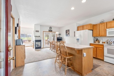 Enjoy the best of Eagle Crest Resort in this furnished turn-key on Eagle Crest Golf Resort - Resort Course in Oregon - for sale on GolfHomes.com, golf home, golf lot