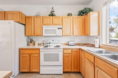 Enjoy the best of Eagle Crest Resort in this furnished turn-key on Eagle Crest Golf Resort - Resort Course in Oregon - for sale on GolfHomes.com, golf home, golf lot