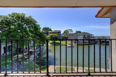 Beautiful waterfront town home in gated DeCordova Country Club on De Cordova Bend Country Club in Texas - for sale on GolfHomes.com, golf home, golf lot