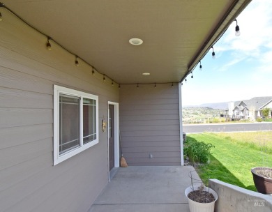 Beautifully maintained one level below the first hole of the on Lewiston Golf and Country Club in Idaho - for sale on GolfHomes.com, golf home, golf lot