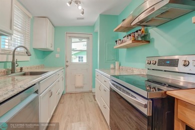 AMAZING LOCATION! This charming 3BR/1.5BA downtown cottage is on Lake Worth Municipal Golf Course in Florida - for sale on GolfHomes.com, golf home, golf lot