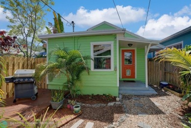 AMAZING LOCATION! This charming 3BR/1.5BA downtown cottage is on Lake Worth Municipal Golf Course in Florida - for sale on GolfHomes.com, golf home, golf lot
