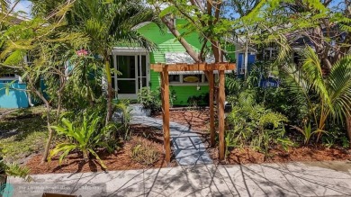AMAZING LOCATION! This charming 3BR/1.5BA downtown cottage is on Lake Worth Municipal Golf Course in Florida - for sale on GolfHomes.com, golf home, golf lot