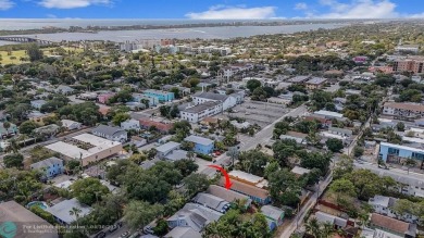AMAZING LOCATION! This charming 3BR/1.5BA downtown cottage is on Lake Worth Municipal Golf Course in Florida - for sale on GolfHomes.com, golf home, golf lot