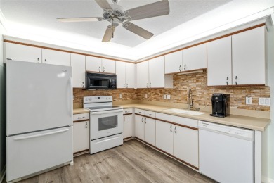 Don't miss this Rare to come by Oak Model- 2 Bedrooms 2 Bath's - on Eagle Ridge At Spruce Creek Country Club in Florida - for sale on GolfHomes.com, golf home, golf lot