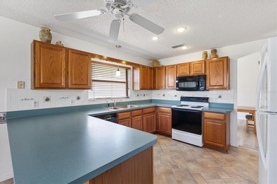 Vera Cruz Designer Home with NO BOND and NEW FLOORING Near on El Diablo Executive Golf Course in Florida - for sale on GolfHomes.com, golf home, golf lot