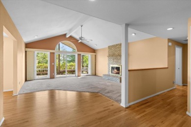 This beautifully maintained single-level home is tucked away on on Oak Knoll Golf Course in Oregon - for sale on GolfHomes.com, golf home, golf lot