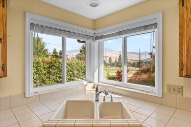 This beautifully maintained single-level home is tucked away on on Oak Knoll Golf Course in Oregon - for sale on GolfHomes.com, golf home, golf lot