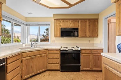 This beautifully maintained single-level home is tucked away on on Oak Knoll Golf Course in Oregon - for sale on GolfHomes.com, golf home, golf lot