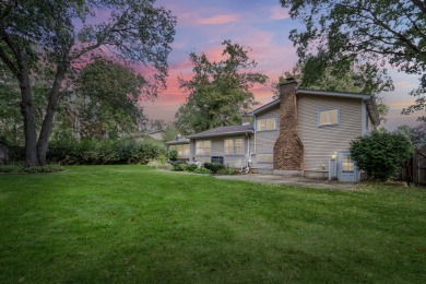 Beautifully updated 4-level split in Oak Meadows offering nearly on St. Andrews Golf and Country Club in Illinois - for sale on GolfHomes.com, golf home, golf lot