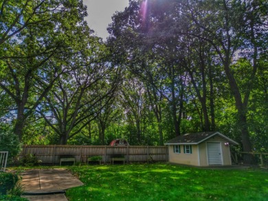 Beautifully updated 4-level split in Oak Meadows offering nearly on St. Andrews Golf and Country Club in Illinois - for sale on GolfHomes.com, golf home, golf lot