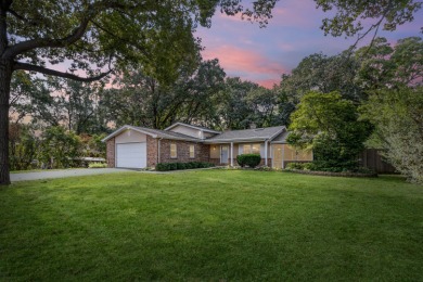 Beautifully updated 4-level split in Oak Meadows offering nearly on St. Andrews Golf and Country Club in Illinois - for sale on GolfHomes.com, golf home, golf lot