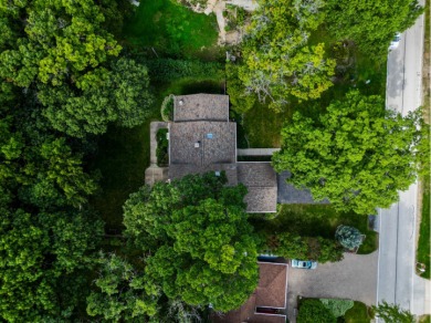 Beautifully updated 4-level split in Oak Meadows offering nearly on St. Andrews Golf and Country Club in Illinois - for sale on GolfHomes.com, golf home, golf lot