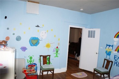 Location, location!  This 3 bedroom home is walking distance to on Cherry Valley Golf Course in Indiana - for sale on GolfHomes.com, golf home, golf lot
