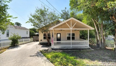 Charming 1920s bungalow in the heart of New Braunfels! This 2 on Landa Park Golf Course in Texas - for sale on GolfHomes.com, golf home, golf lot