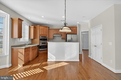 New Carpet and Paint! Newer Roof and hot water heater! Step into on Heritage Hunt Golf and Country Club in Virginia - for sale on GolfHomes.com, golf home, golf lot