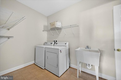 New Carpet and Paint! Newer Roof and hot water heater! Step into on Heritage Hunt Golf and Country Club in Virginia - for sale on GolfHomes.com, golf home, golf lot