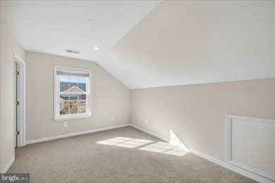 New Carpet and Paint! Newer Roof and hot water heater! Step into on Heritage Hunt Golf and Country Club in Virginia - for sale on GolfHomes.com, golf home, golf lot