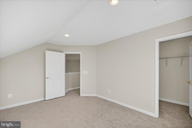 New Carpet and Paint! Newer Roof and hot water heater! Step into on Heritage Hunt Golf and Country Club in Virginia - for sale on GolfHomes.com, golf home, golf lot