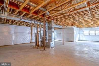 New Carpet and Paint! Newer Roof and hot water heater! Step into on Heritage Hunt Golf and Country Club in Virginia - for sale on GolfHomes.com, golf home, golf lot