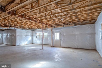 New Carpet and Paint! Newer Roof and hot water heater! Step into on Heritage Hunt Golf and Country Club in Virginia - for sale on GolfHomes.com, golf home, golf lot