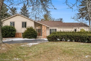 Beautiful family home with big bedrooms and Bloomfield Hills on Wabeek Country Club in Michigan - for sale on GolfHomes.com, golf home, golf lot