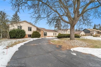 Beautiful family home with big bedrooms and Bloomfield Hills on Wabeek Country Club in Michigan - for sale on GolfHomes.com, golf home, golf lot