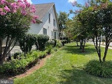 New Carpet and Paint! Newer Roof and hot water heater! Step into on Heritage Hunt Golf and Country Club in Virginia - for sale on GolfHomes.com, golf home, golf lot