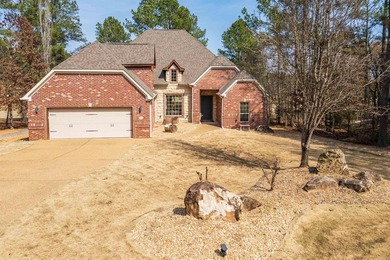 Enjoy golf-course living in this well-appointed 3-bedroom on Isabella Golf Course  in Arkansas - for sale on GolfHomes.com, golf home, golf lot