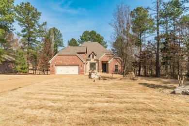 Enjoy golf-course living in this well-appointed 3-bedroom on Isabella Golf Course  in Arkansas - for sale on GolfHomes.com, golf home, golf lot